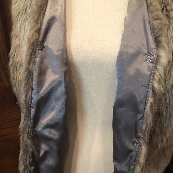 Faux Fur Vest - Picture 3 of 7